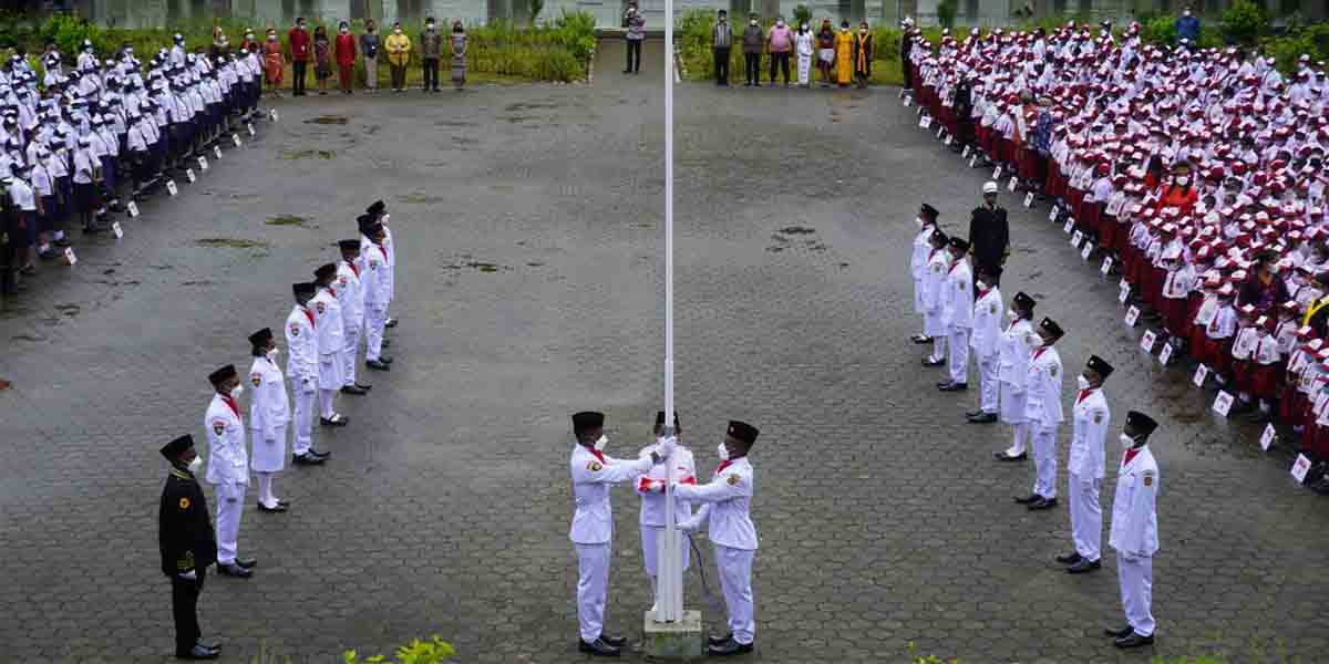 Upacara HUT RI ke-76 di lingkungan Sekolah Taruna Papua (SATP) Timika.   Foto: SATP